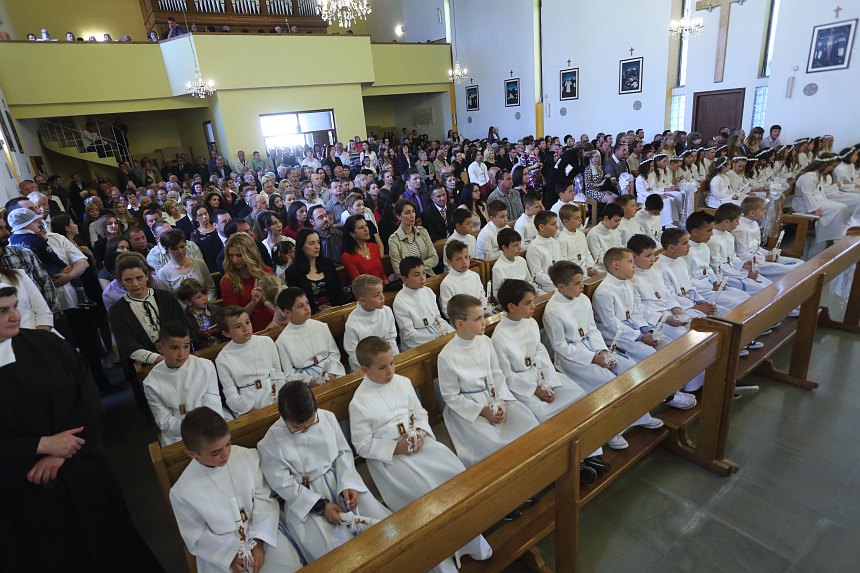 Bibinje: Sakrament Svete potvrde u župnoj crkvi Bibinje: Sakrament Svete potvrde u župnoj crkvi