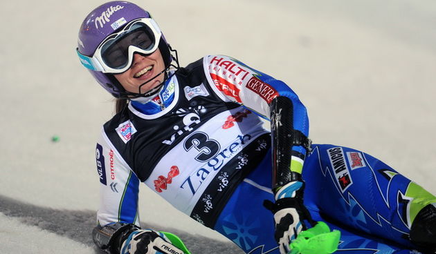 Zagreb, 030112.
Sljeme – Vip Snow Queen Trophy 2012.
Slalomska utrka FIS Svjetskog kupa na Sljemenu za zene.
Na slici: Tina Maze slovenska skijasica drugoplasirana slavi na ciljnoj ravnini.
Foto: Drago Sopta / CROPIX