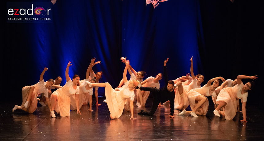 Plesna čestitka Plesnog odjela Glazbene škole Blagoje Bersa Plesna čestitka Plesnog odjela Glazbene škole Blagoje Bersa