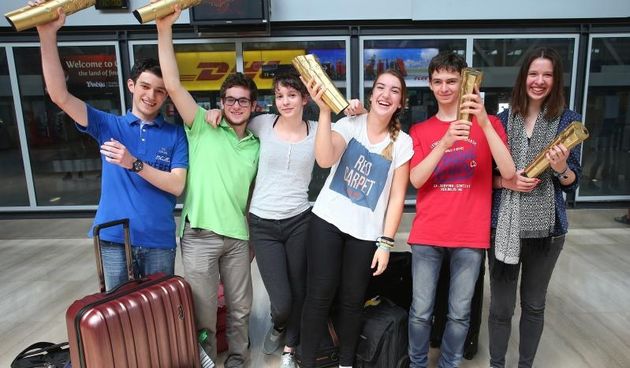 Povratak hrvatske debatne reprezentacije iz Singapura gdje su ucenici Martin Rosenzweig, Marija Jarnjak, Eta Krpanec, Luka Petrovi i Tin Puljic s trenericom Anastazijom Stupar osvojili zlatnu medalju na Svjetskom debatnom prvenstvu. Photo: Jurica Galoic/P