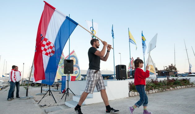 Zadar, 050512.U jedrilicarskom klubu Uskok, veceras je odrzana kratka ceremonija otvorenja svjetskog prvenstva za klasu 49er koje se odrzava u Zadru.Na fotografiji: detalj s otvorenja.Foto: Luka Gerlanc / CROPIX