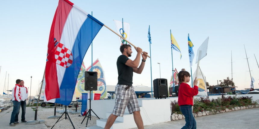 Zadar, 050512.U jedrilicarskom klubu Uskok, veceras je odrzana kratka ceremonija otvorenja svjetskog prvenstva za klasu 49er koje se odrzava u Zadru.Na fotografiji: detalj s otvorenja.Foto: Luka Gerlanc / CROPIX Zadar, 050512.U jedrilicarskom klubu Uskok, veceras je odrzana kratka ceremonija otvorenja svjetskog prvenstva za klasu 49er koje se odrzava u Zadru.Na fotografiji: detalj s otvorenja.Foto: Luka Gerlanc / CROPIX