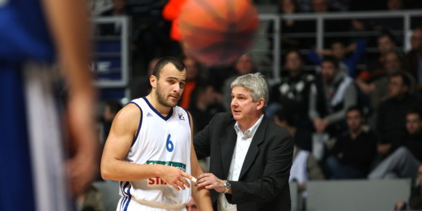Zadar, 291211.Dvorana na Visnjiku.Kosarkaski Kup Kresimira Cosica.Cetvrtfinale: Zadar – Cibona.Na fotografiji: Ive Ivanov, igrac Zadra i Ales Pipan, trener Zadra.Foto: Andrija Lucic / CROPIX Zadar, 291211.Dvorana na Visnjiku.Kosarkaski Kup Kresimira Cosica.Cetvrtfinale: Zadar – Cibona.Na fotografiji: Ive Ivanov, igrac Zadra i Ales Pipan, trener Zadra.Foto: Andrija Lucic / CROPIX