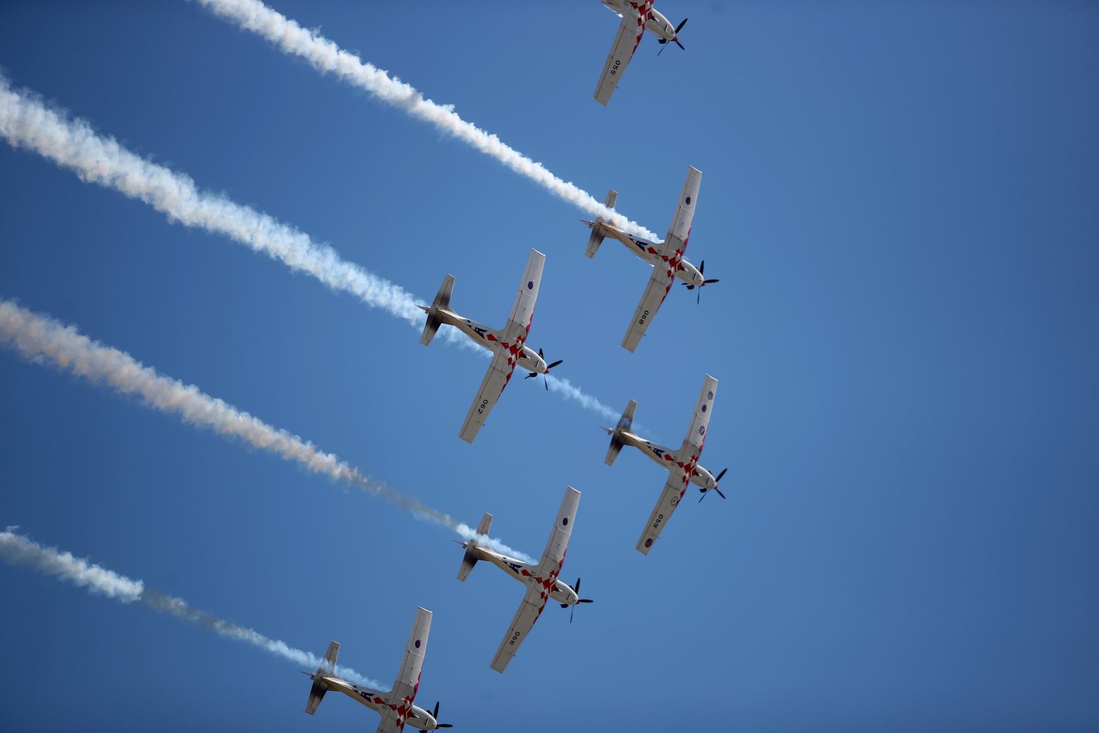 Zemunik: 20. obljetnica akrobatske grupe “Krila Oluje” Zemunik: 20. obljetnica akrobatske grupe “Krila Oluje”