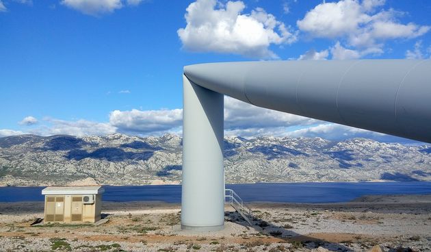 Olujna bura srušila vjetro elektranu na Pagu