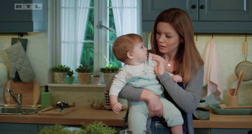 Ana je vrlo brižna majka, čak i prebrižna (thumbnail) Ana je vrlo brižna majka, čak i prebrižna (thumbnail)