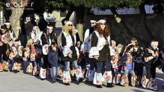 Paški zimski karneval 2018: Karnevalska povorka prošla ulicama grada do Pijace