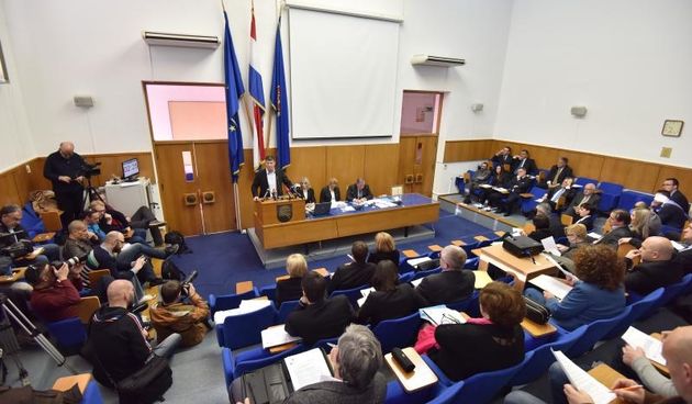 Zadar – Sjednica Gradskog vijeca Grada Zadra. Gradonacelnik Bozidar Kalmeta i zamjenik Zvonimir Vrancic. Reno Sinovcic. Joso Nekic. Danijel Kasap.Photo: Dino Stanin/PIXSELL