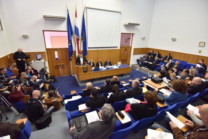 Zadar – Sjednica Gradskog vijeca Grada Zadra. Gradonacelnik Bozidar Kalmeta i zamjenik Zvonimir Vrancic. Reno Sinovcic. Joso Nekic. Danijel Kasap.Photo: Dino Stanin/PIXSELL