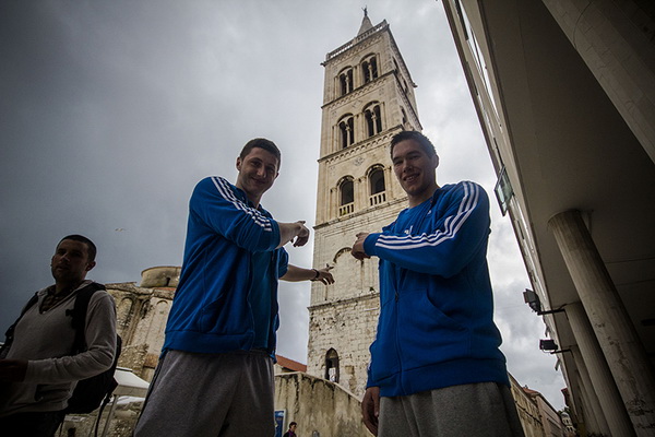 Druženje s košarkašima Zadra u Caffe baru Forum, Foto: Mia Čop Druženje s košarkašima Zadra u Caffe baru Forum, Foto: Mia Čop