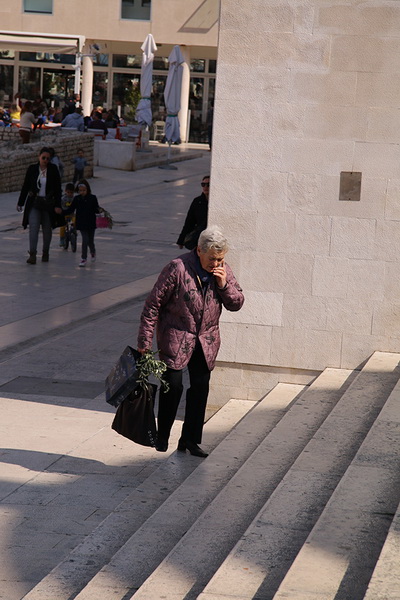 Cvjetnica 20. ožujka 2016: Nakon blagoslova maslinovih grančica, nadbisku Želimir Puljić predvodio je procesiju do katedrale sv. Stošije gdje je služio misno slavlje na kojem se pjevala Muka našeg Gospodina Cvjetnica 20. ožujka 2016: Nakon blagoslova maslinovih grančica, nadbisku Želimir Puljić predvodio je procesiju do katedrale sv. Stošije gdje je služio misno slavlje na kojem se pjevala Muka našeg Gospodina