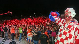 Zadrani na Forumu priredili spektakularan doček za svoje Vatrene Zadrani na Forumu priredili spektakularan doček za svoje Vatrene