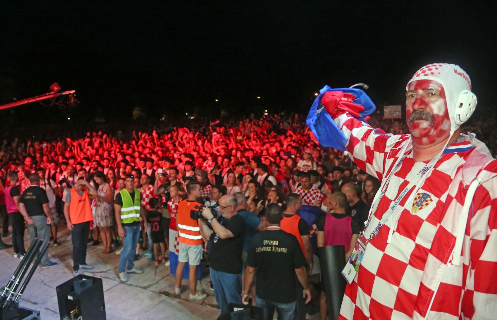Zadrani na Forumu priredili spektakularan doček za svoje Vatrene Zadrani na Forumu priredili spektakularan doček za svoje Vatrene