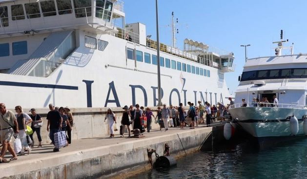 Jadrolinija, Preko, luka, trajekt