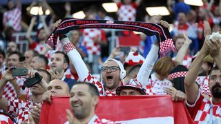 Veseli hrvatski navijači u kockicama ispunili Baltik Arenu u Kalinjingradu Veseli hrvatski navijači u kockicama ispunili Baltik Arenu u Kalinjingradu