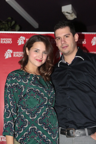 Najslušaniji radio u Hrvatskoj sinoć je u zagrebačkom Green Goldu proslavio 16. rođendan! Uz najbolju domaću glazbu, velika obitelj Narodnog radija priredila je feštu za pamćenje, a rođendansku čestitku uz pjesmu točno u ponoć uputili Tatjana Jurić i Davo Najslušaniji radio u Hrvatskoj sinoć je u zagrebačkom Green Goldu proslavio 16. rođendan! Uz najbolju domaću glazbu, velika obitelj Narodnog radija priredila je feštu za pamćenje, a rođendansku čestitku uz pjesmu točno u ponoć uputili Tatjana Jurić i Davo