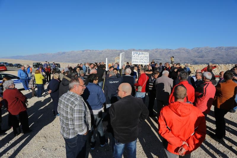 Pag: Prosvjed protiv ilegalnih berača samoniklog bilja, Foto: Filip Brala/PIXSELL