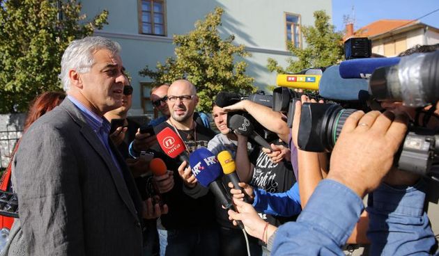 Danas je nakon ispitivanja u Zagrebu u stan u zadarskim Arbanasima od strane policije doveden bivši državni tajnik Zdravko Livaković kako bi se uz njegovu prisutnost i prisutnost njegova odvjetnika obavila pretraga stana. Pretpostavlja se da se istražuje