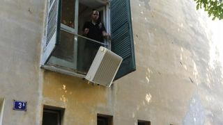 Podstanari uočili zmiju u stanu, nisu je pronašli pa su sav namještaj izbacili, foto: Filip Brala/PIXSELL Podstanari uočili zmiju u stanu, nisu je pronašli pa su sav namještaj izbacili, foto: Filip Brala/PIXSELL