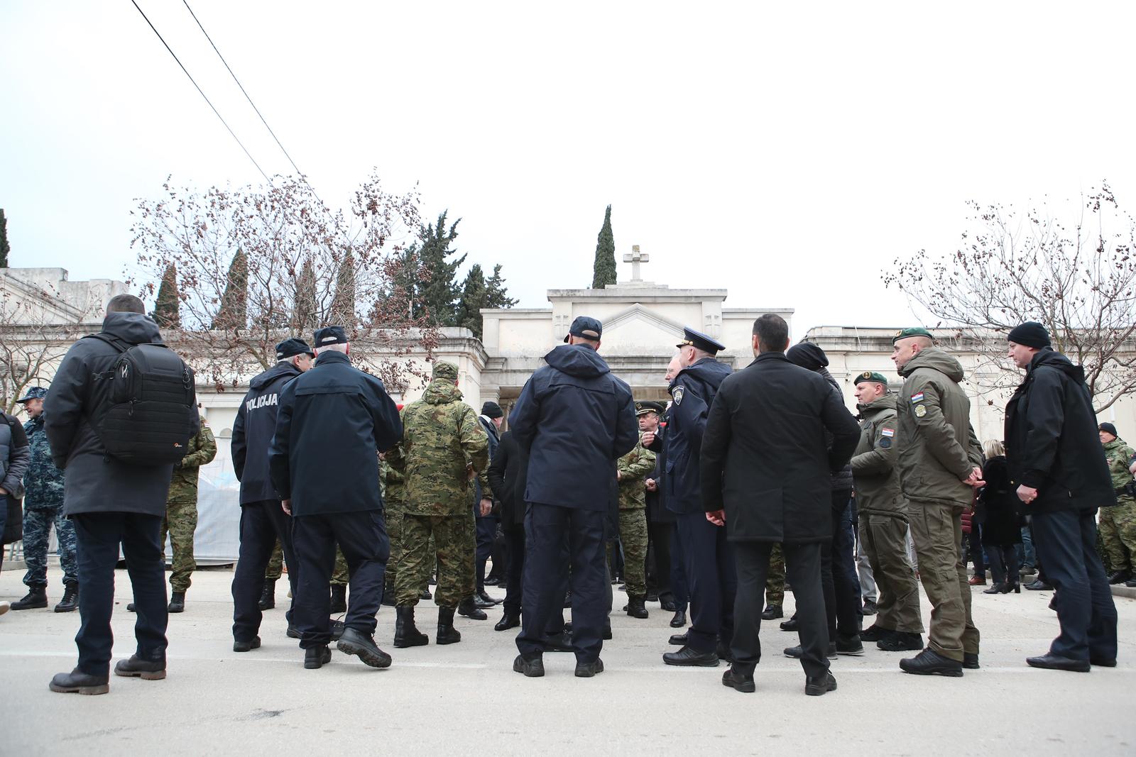 Na Gradskom groblju odana počast poginulim hrvatskim braniteljima povodom 30. obljetnice VRO Maslenica Na Gradskom groblju odana počast poginulim hrvatskim braniteljima povodom 30. obljetnice VRO Maslenica