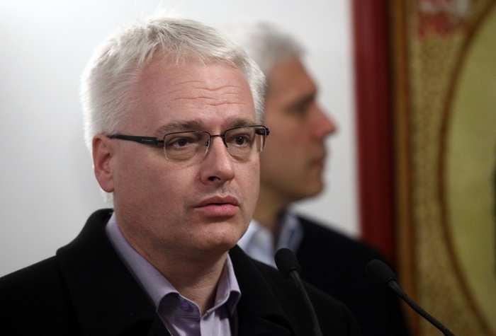 Krupa, 251110.
Boris Tadic i Ivo Josipovic posjetili su manastir Krupa.
Na slici: Ivo Josipovic i Boris Tadic.
Foto: Vladimir Ivanov / CROPIX Krupa, 251110.
Boris Tadic i Ivo Josipovic posjetili su manastir Krupa.
Na slici: Ivo Josipovic i Boris Tadic.
Foto: Vladimir Ivanov / CROPIX