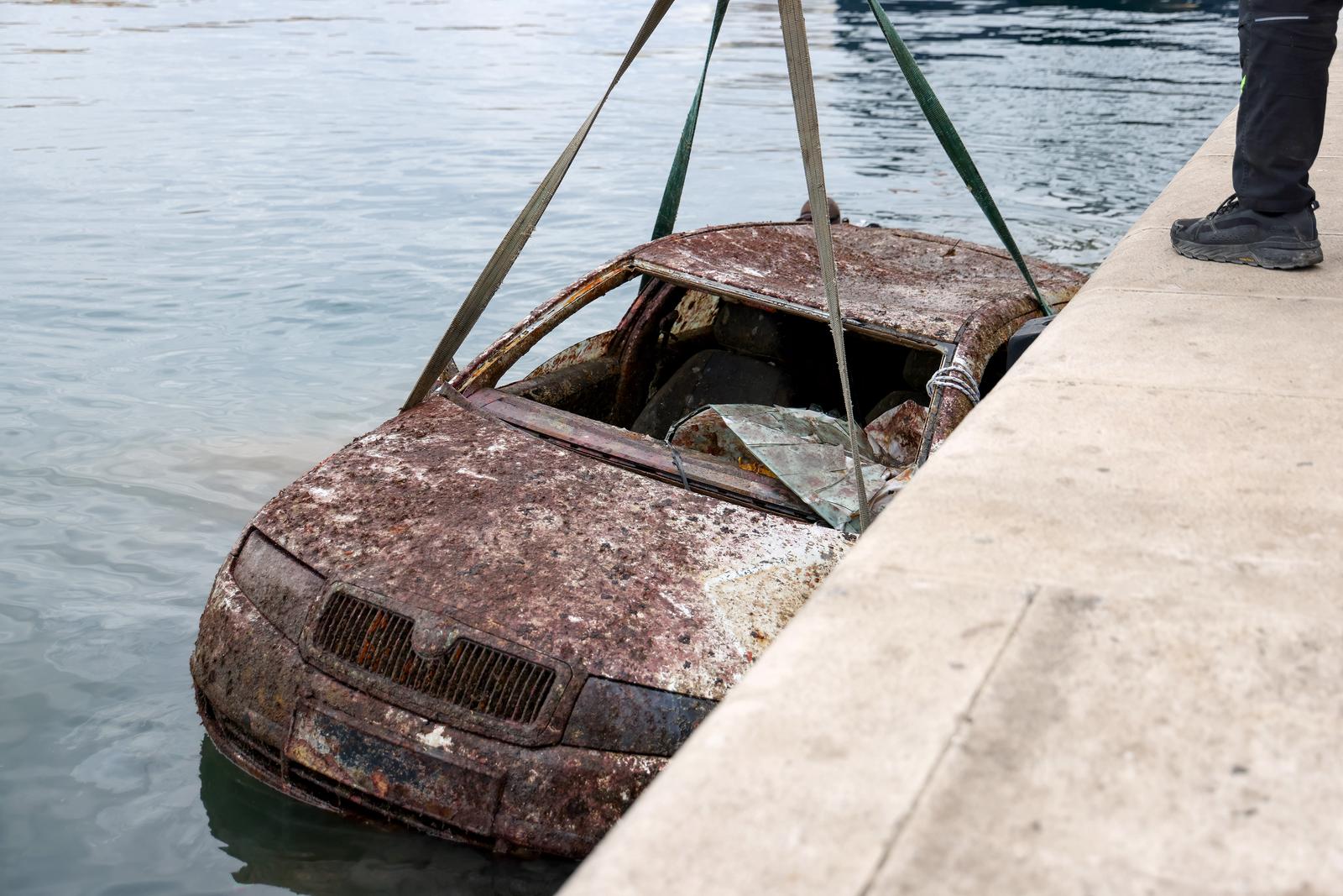 Ovaj automobil proveo je 18 godina u moru