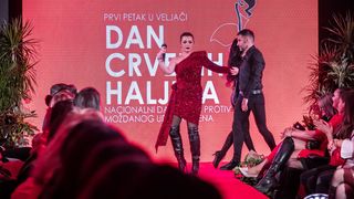 Večer Crvenih Haljina Večer Crvenih Haljina