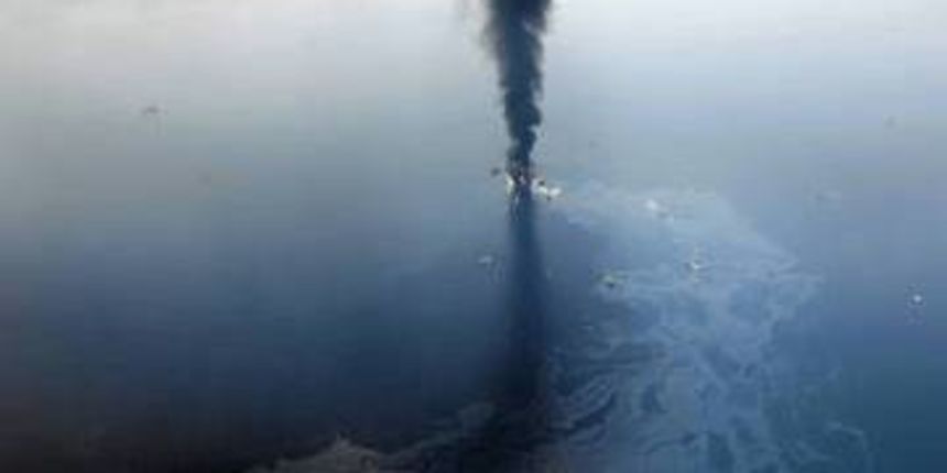 Potonuće naftne platforme u Meksičkom zaljevu (Foto: AP)
