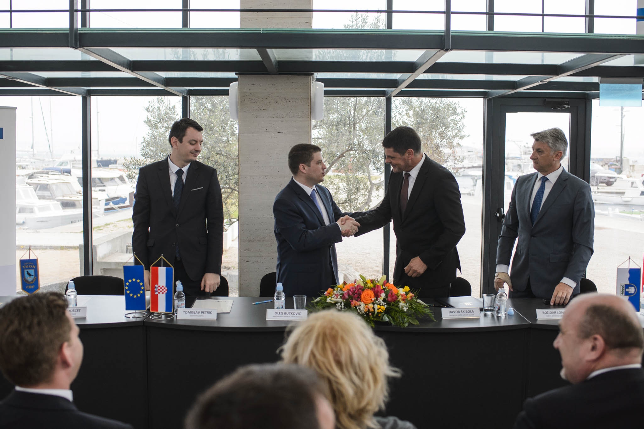 Ministar Oleg Butković potpisao ugovore za izgradnju trajektne luke Tkon i sanaciju luka Turanj, Mandre i Petrčane Ministar Oleg Butković potpisao ugovore za izgradnju trajektne luke Tkon i sanaciju luka Turanj, Mandre i Petrčane