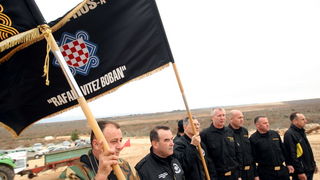 Skabrnja, 230313.
Na Razovljevoj glavici u Skabrnji, uz put koji ce prolaziti uokolo buducega Memorijalnog centra, jutros je izgradjen kriz u suhozidu. U gradnji kriza dimenzija 24 puta 15 metara, visine 80 centimetara te sirine jednog metra sudjelovalo j Skabrnja, 230313.
Na Razovljevoj glavici u Skabrnji, uz put koji ce prolaziti uokolo buducega Memorijalnog centra, jutros je izgradjen kriz u suhozidu. U gradnji kriza dimenzija 24 puta 15 metara, visine 80 centimetara te sirine jednog metra sudjelovalo j