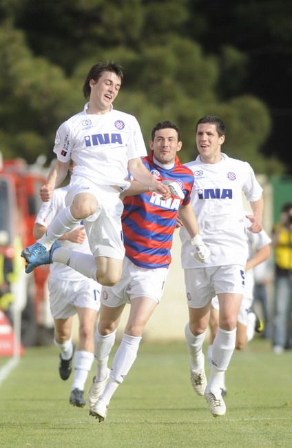 Split , 050510 .
Gradski stadion na Subicevcu .
Drugi susret zavrsnica Hrvatskog nogometnog kupa izmedju Sibenika i Hajduka u Sibeniku . Prvi susret odigran u Splitu zavrsio je pobjedom Hajduka od 2:1 . Slavlje Hajduka i strijelca vodeceg zgoditka Ante Vu