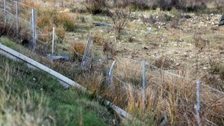 U prometnoj nesreći na Kalmetini cesti vozač probio zaštitnu ogradu