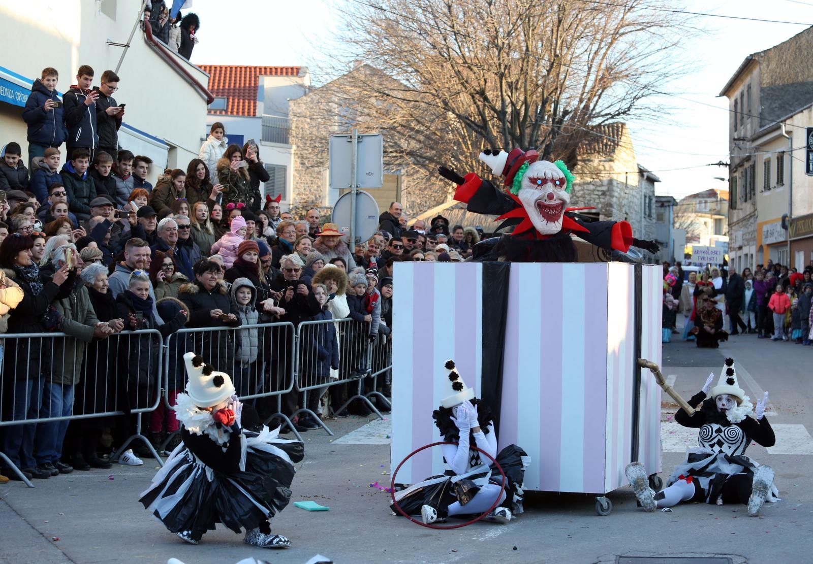 Murter: Maškarana povorka Velike Bake