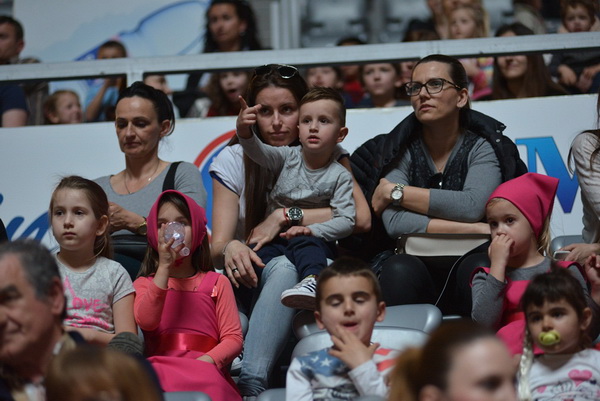 Predstava “Maša i Medvjed” moskovskog Dječjeg kazališta oduševila zadarske mališane Predstava “Maša i Medvjed” moskovskog Dječjeg kazališta oduševila zadarske mališane