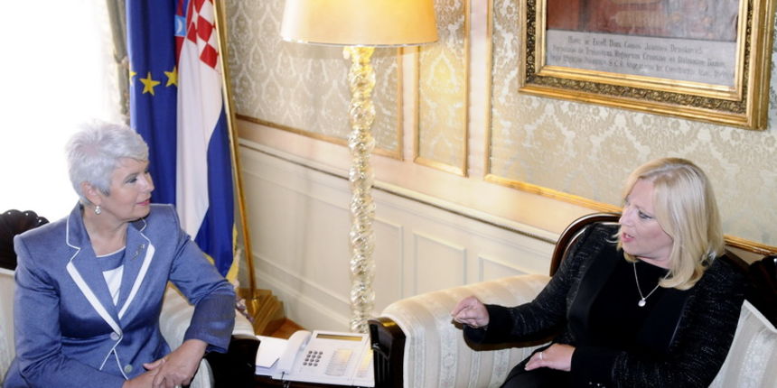 Zagreb, 260911.
Premijerka Jadranka Kosor primila je danas u sluzbeni posjet slovacku premijerku Ivetu Radicovu.
Foto: Admir Buljubasic / CROPIX Zagreb, 260911.
Premijerka Jadranka Kosor primila je danas u sluzbeni posjet slovacku premijerku Ivetu Radicovu.
Foto: Admir Buljubasic / CROPIX