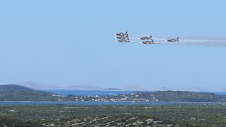 Krila Oluje slave 18. rođendan preletom preko 18 gradova na obali Krila Oluje slave 18. rođendan preletom preko 18 gradova na obali