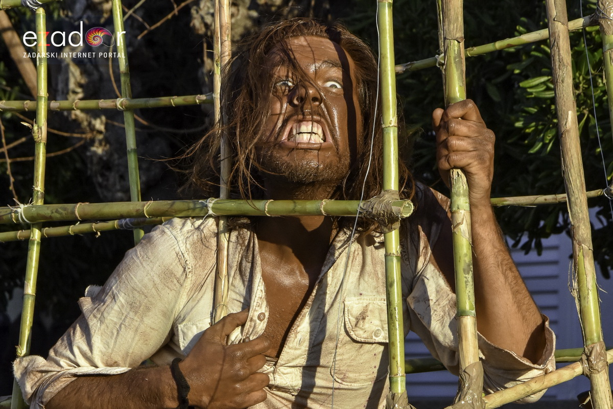 Paški zimski karneval 2018: Karnevalska povorka prošla ulicama grada do Pijace