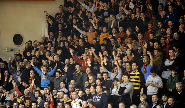 Sibenik ,170213.
Dvorana Baldekin 
Derbi utakmica izmedju GKK Sibenik i Sonik Puntamika Zadar za prvaka A2 Hrvatske kosarkaske lige Jug.
Na fotografiji: navijaci.
Foto: Niksa Stipanicev / CROPIX