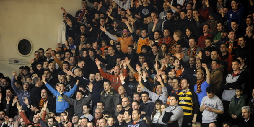 Sibenik ,170213.
Dvorana Baldekin 
Derbi utakmica izmedju GKK Sibenik i Sonik Puntamika Zadar za prvaka A2 Hrvatske kosarkaske lige Jug.
Na fotografiji: navijaci.
Foto: Niksa Stipanicev / CROPIX