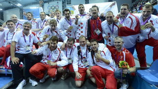 London, 120812.
Vaterpolo Arena.
Hrvatska muska vaterpolo reprezentacija pobijedila je u finalnoj utakmici protiv Italije tijekom Olimpijskih Igara u Londonu.
Na fotografiji: Hrvatska je osvojila zlatnu medalju.
Foto: Drago Sopta / CROPIX London, 120812.
Vaterpolo Arena.
Hrvatska muska vaterpolo reprezentacija pobijedila je u finalnoj utakmici protiv Italije tijekom Olimpijskih Igara u Londonu.
Na fotografiji: Hrvatska je osvojila zlatnu medalju.
Foto: Drago Sopta / CROPIX