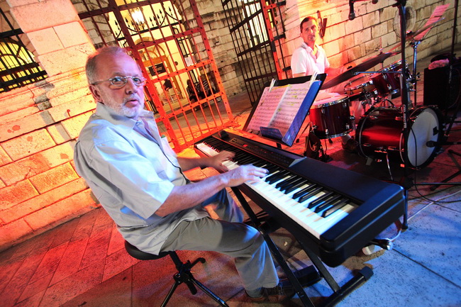 Narodni trg: koncert Aldemaromania trio & Ricardo Luque foto: Angelo Virag Narodni trg: koncert Aldemaromania trio & Ricardo Luque foto: Angelo Virag