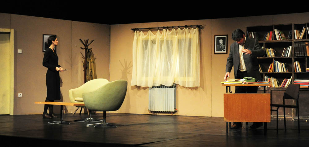 Zadar, 19.10.2012. snimio: Nenad Marčev
komedija
D. Kovačević: PROFESIONALAC ili Tužna komedija po Luki,
Kazališna družina ”Glumci u Zagvozdu” &
SATIRIČKO KAZALIŠTE KEREMPUH
redatelj: Bogdan Diklić
igraju: D. Ljuština, V. Mlikota,
A. Zadar, 19.10.2012. snimio: Nenad Marčev
komedija
D. Kovačević: PROFESIONALAC ili Tužna komedija po Luki,
Kazališna družina ”Glumci u Zagvozdu” &
SATIRIČKO KAZALIŠTE KEREMPUH
redatelj: Bogdan Diklić
igraju: D. Ljuština, V. Mlikota,
A.