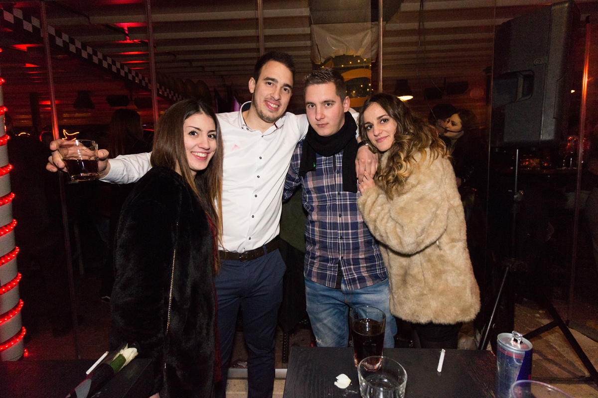 Doček 2017: Najluđa noć na zadarskom Poluotoku privukla više tisuća Zadrana i gostiju Doček 2017: Najluđa noć na zadarskom Poluotoku privukla više tisuća Zadrana i gostiju