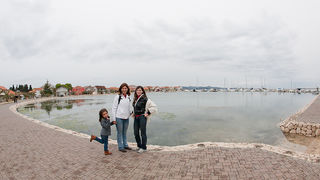 Top model Lorena Dias Terezinho i njena sestra Mara Dias, pronašle davno izgubljenu obitelj u Bibinjama, foto: Leo Banić Top model Lorena Dias Terezinho i njena sestra Mara Dias, pronašle davno izgubljenu obitelj u Bibinjama, foto: Leo Banić