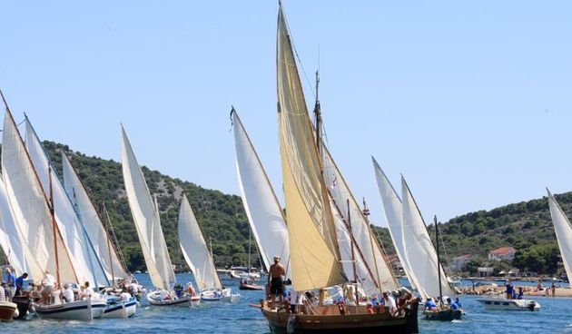 Betina: Održana tradicionalna regata za dušu i tilo, Foto: Duško Jaramaz/PIXSELL