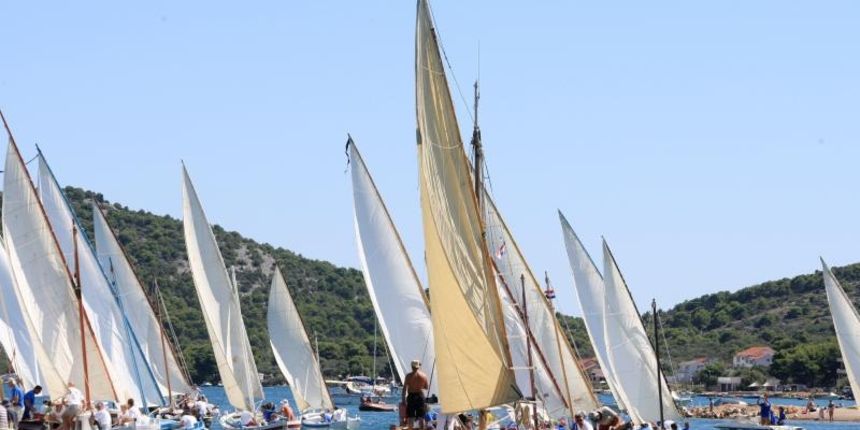 Betina: Održana tradicionalna regata za dušu i tilo, Foto: Duško Jaramaz/PIXSELL Betina: Održana tradicionalna regata za dušu i tilo, Foto: Duško Jaramaz/PIXSELL