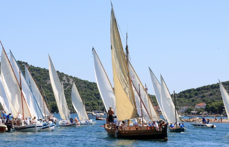 Betina: Održana tradicionalna regata za dušu i tilo, Foto: Duško Jaramaz/PIXSELL Betina: Održana tradicionalna regata za dušu i tilo, Foto: Duško Jaramaz/PIXSELL