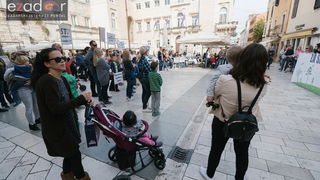 Prosvjedni skup roditelja protiv politike obaveznog cijepljenja Prosvjedni skup roditelja protiv politike obaveznog cijepljenja