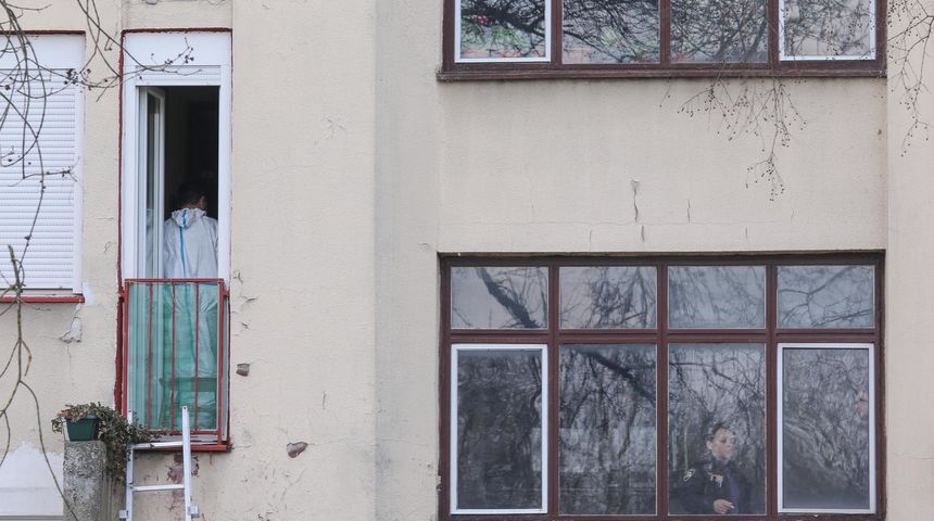 Ubojstvo i pokusaj samoubojstva u zagrebackoj Dubravi, u zgradi u ulici Milovana Gavazzija.Policijski ocevid Ubojstvo i pokusaj samoubojstva u zagrebackoj Dubravi, u zgradi u ulici Milovana Gavazzija.Policijski ocevid