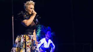 Mještani Bibinja sinoć su uživali u vrhunskom koncertu grupe Colonija na sportskom centru Crljenica Mještani Bibinja sinoć su uživali u vrhunskom koncertu grupe Colonija na sportskom centru Crljenica